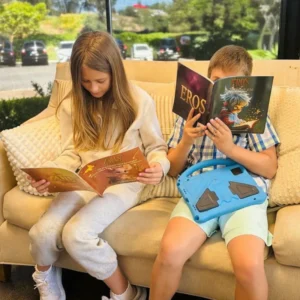 Kids in the sofa reading Eros and Zuly's books